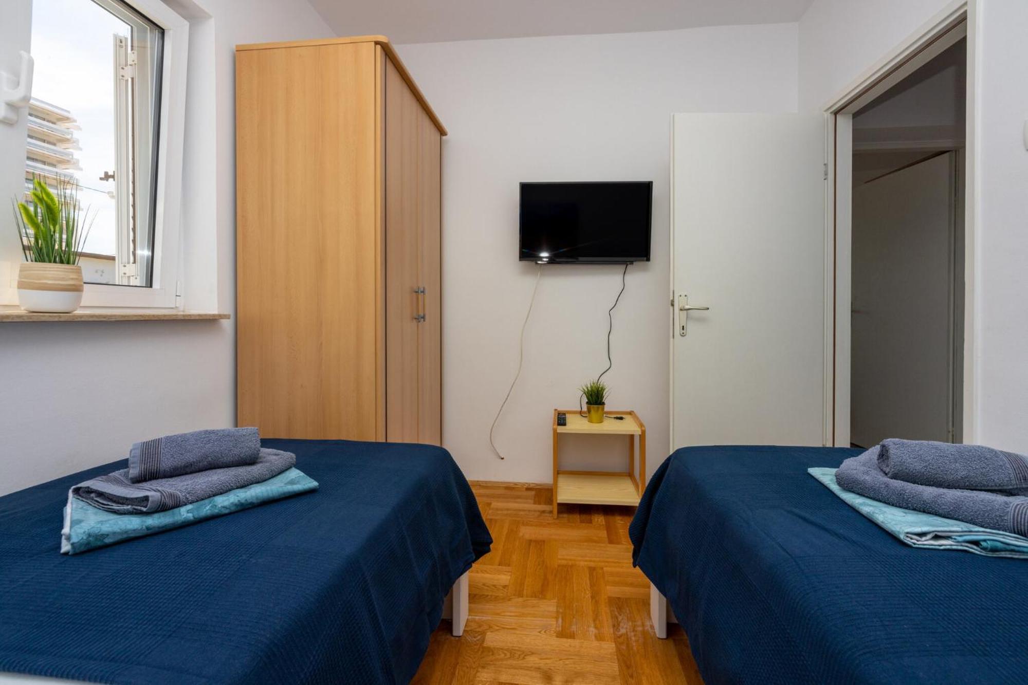 Podvezanec Apartment Dramalj Exterior photo