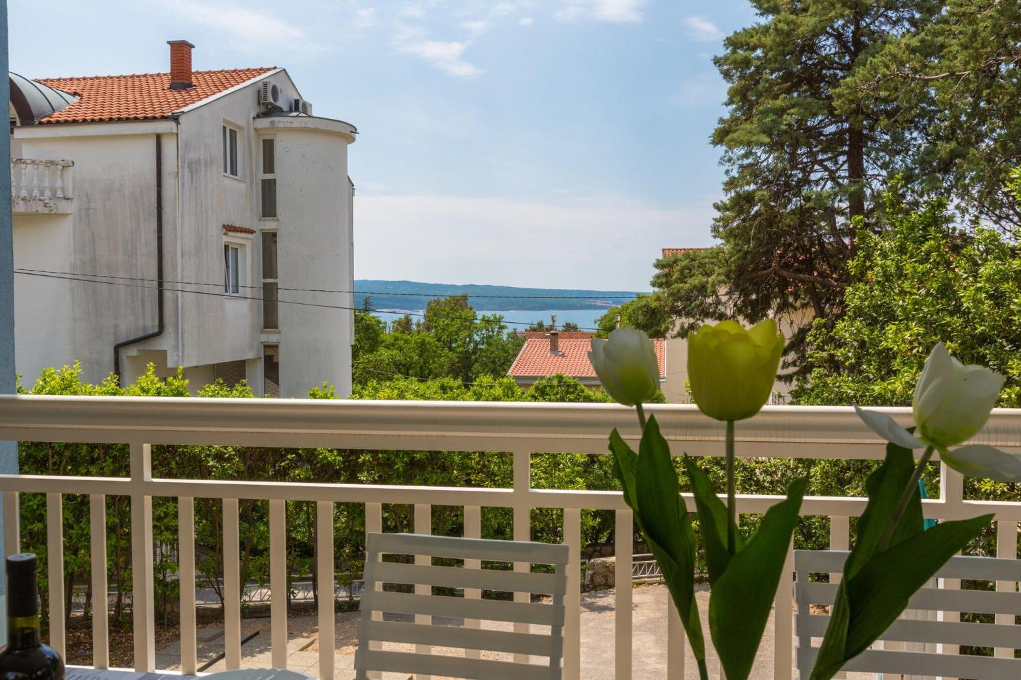 Podvezanec Apartment Dramalj Exterior photo