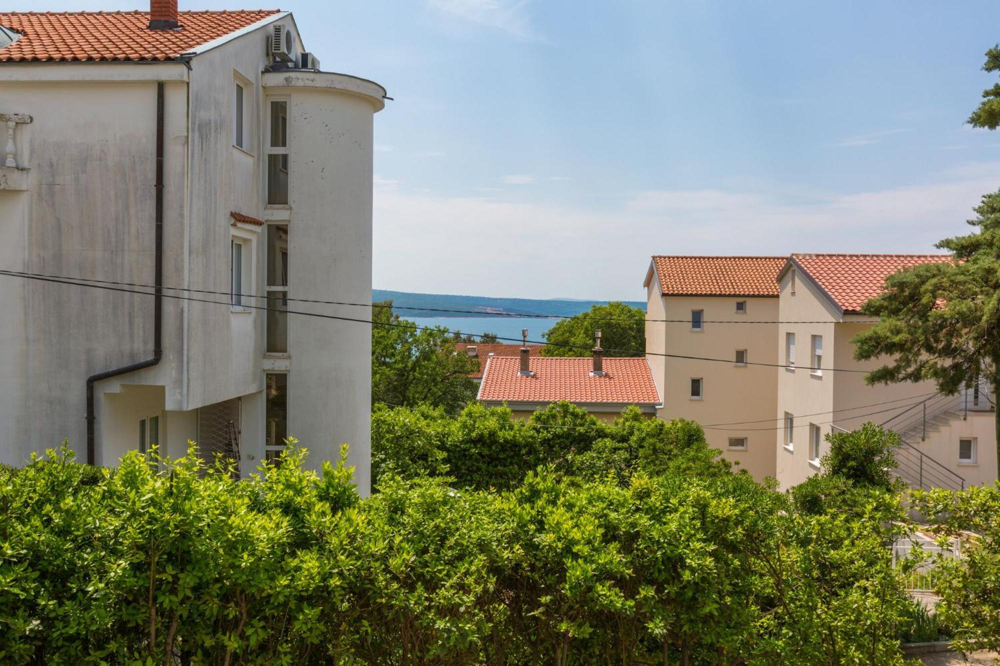 Podvezanec Apartment Dramalj Exterior photo