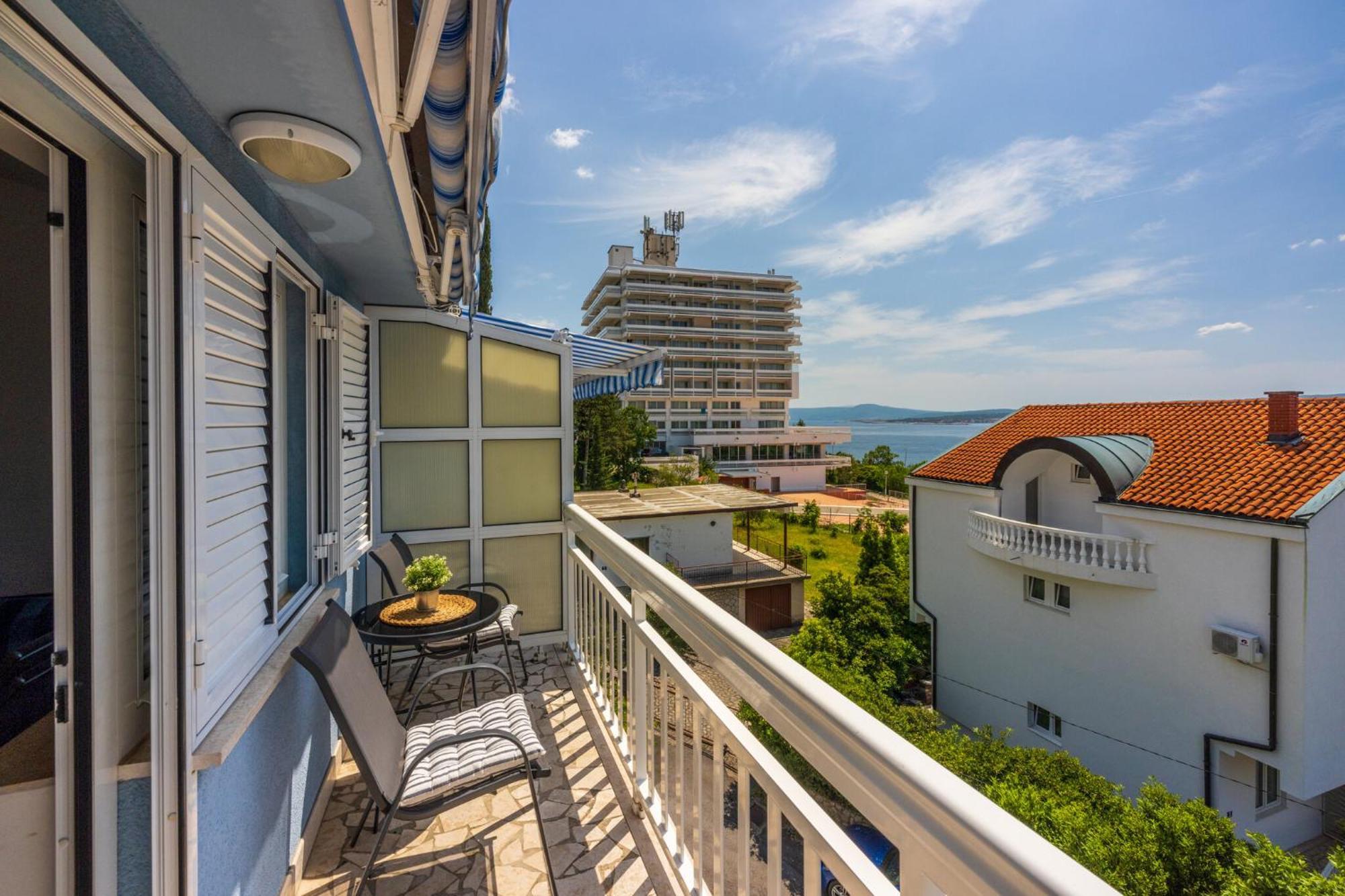 Podvezanec Apartment Dramalj Exterior photo