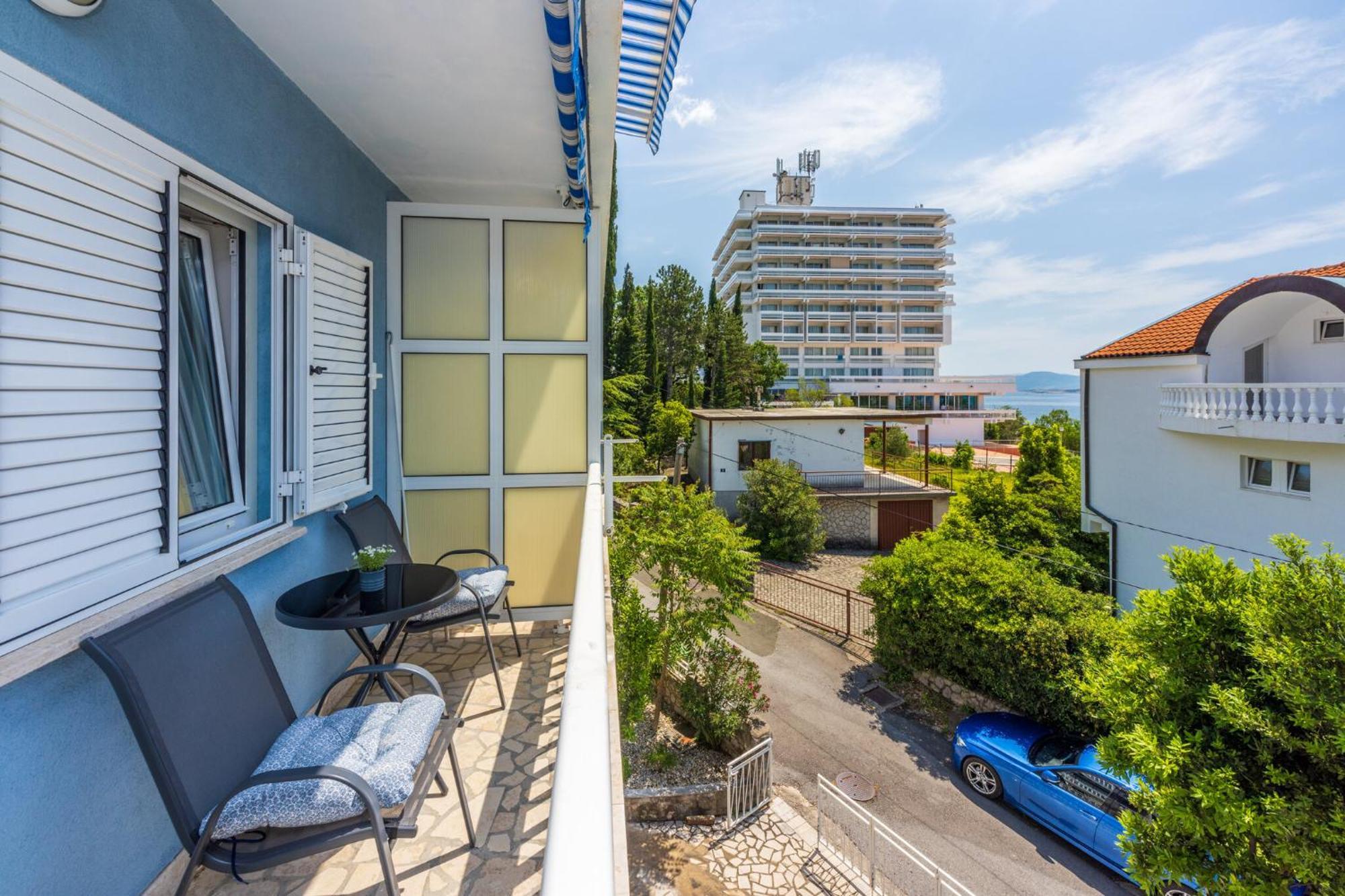 Podvezanec Apartment Dramalj Exterior photo