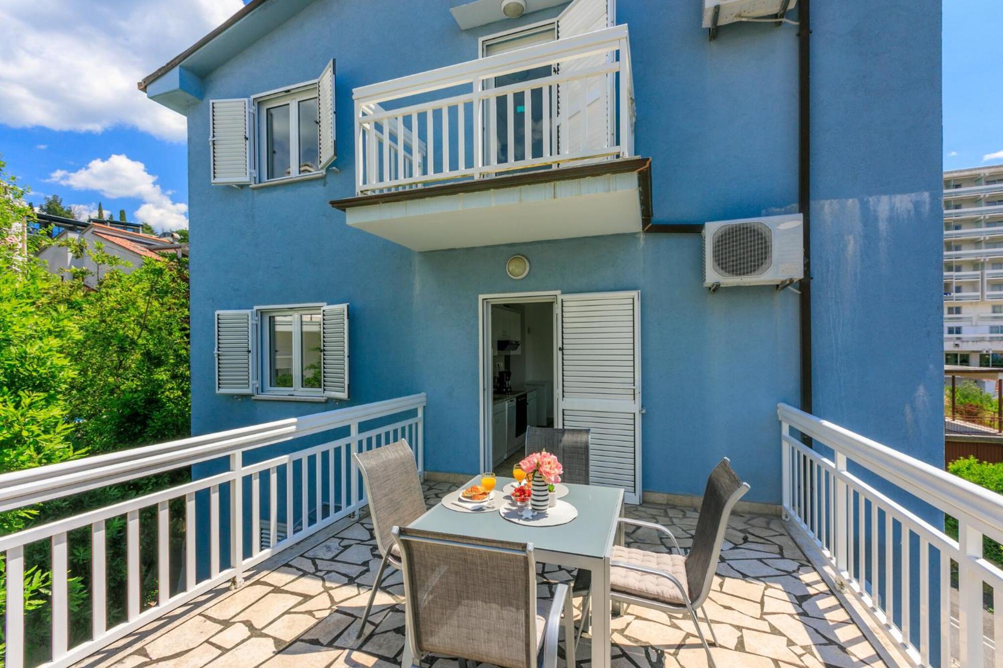 Podvezanec Apartment Dramalj Exterior photo
