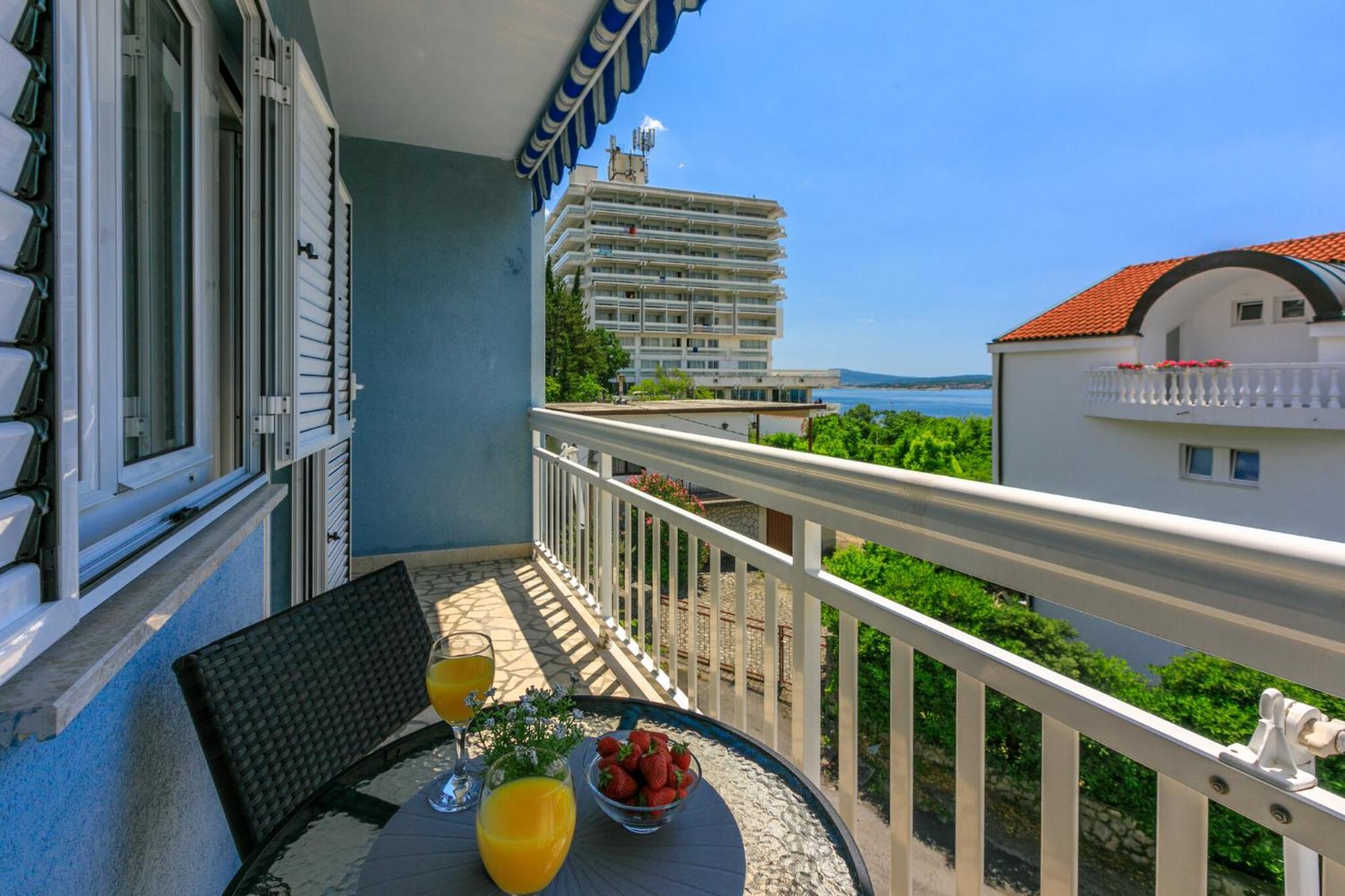 Podvezanec Apartment Dramalj Exterior photo
