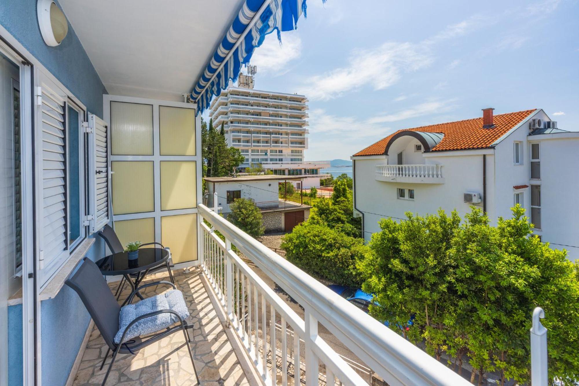 Podvezanec Apartment Dramalj Exterior photo